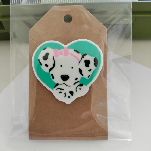 Spottie Dottie Heart Lapel Pin - Picture 3 of 3